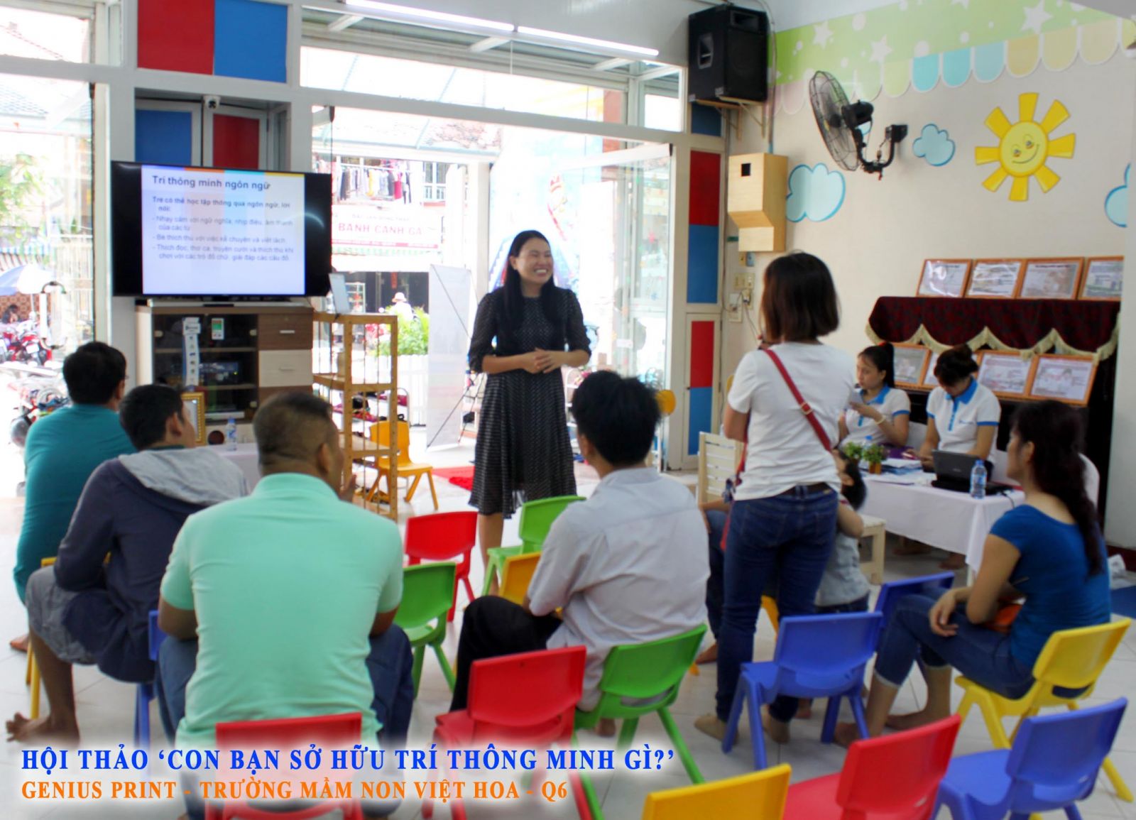 Buổi hội thảo có sự tham gia của chị Nguyễn Thị Thu Hằng - Chuyên gia có nhiều kinh nghiệm trong lĩnh vực giáo dục sớm đến từ Genius Print