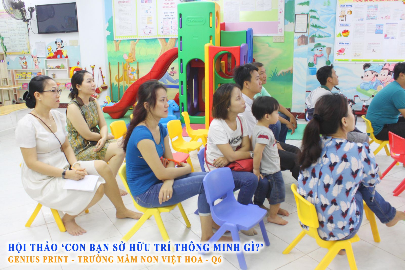 ....và phụ huynh các bé trường Mầm non Việt Hoa